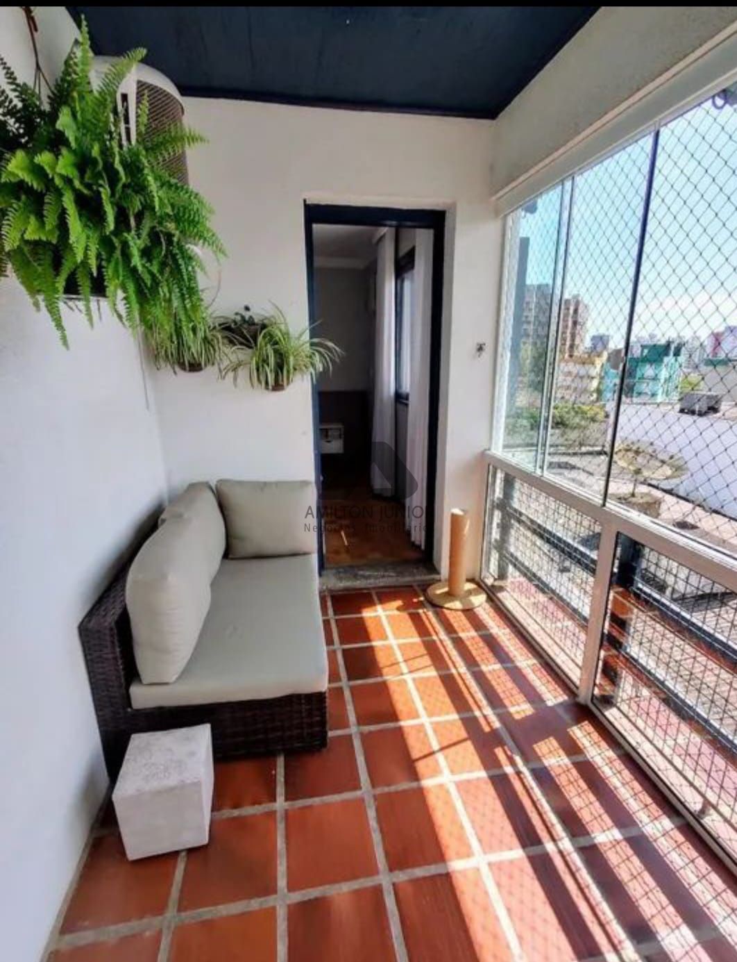 Apartamento à venda com 2 quartos, 100m² - Foto 2