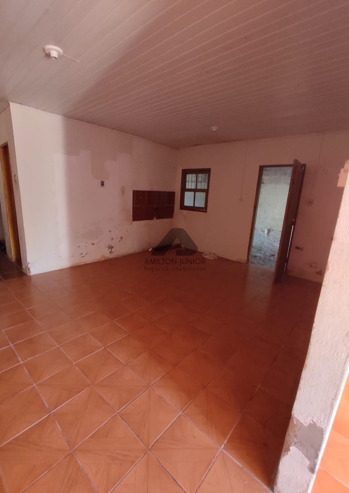 Casa à venda com 3 quartos, 48m² - Foto 2