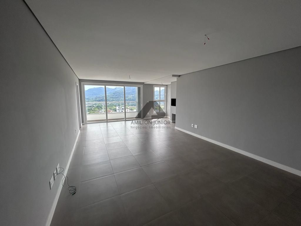 Apartamento à venda com 3 quartos, 135m² - Foto 5