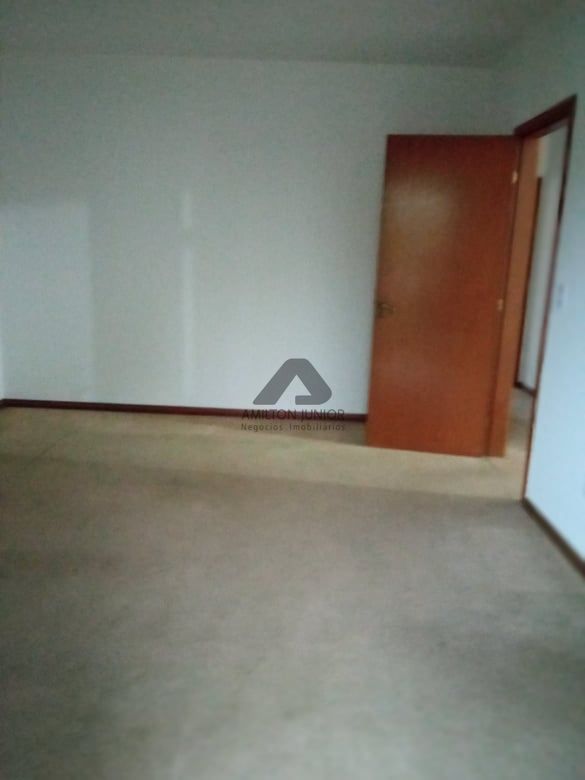 Casa à venda com 3 quartos, 351m² - Foto 21