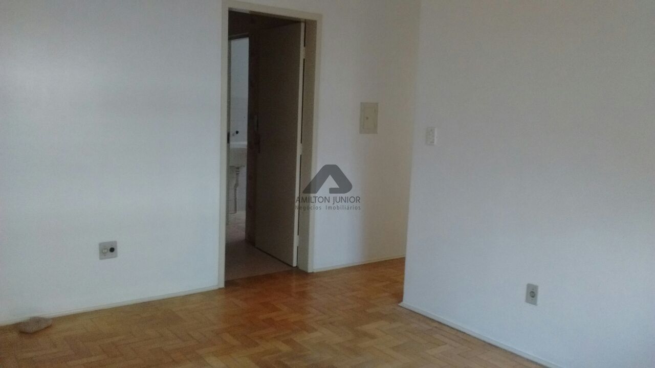 Apartamento à venda com 2 quartos, 67m² - Foto 3