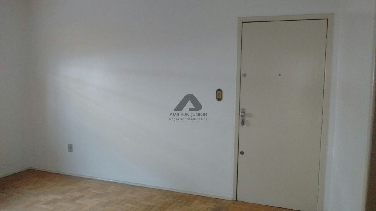 Apartamento à venda com 2 quartos, 67m² - Foto 2