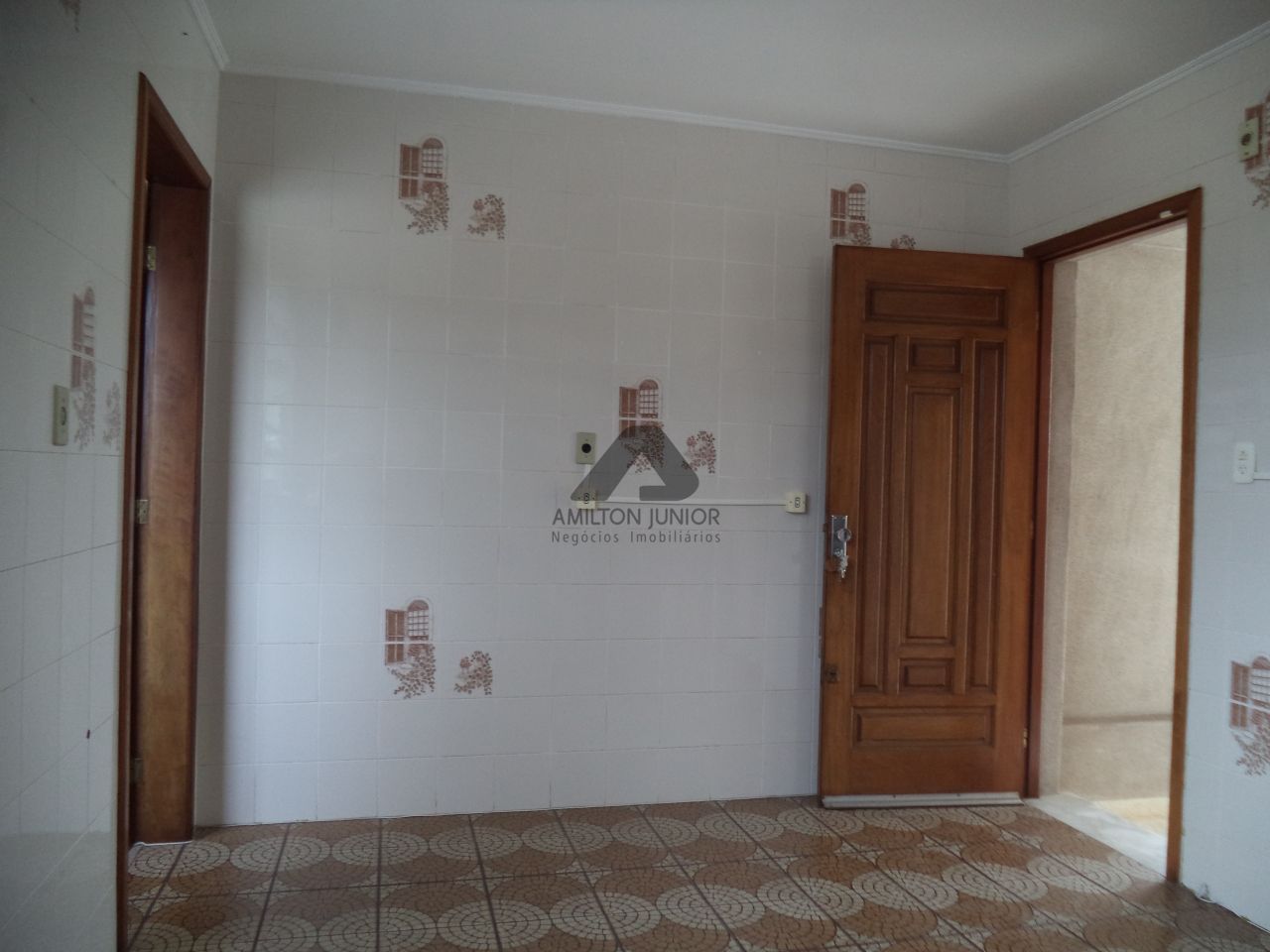 Apartamento à venda com 3 quartos, 110m² - Foto 2