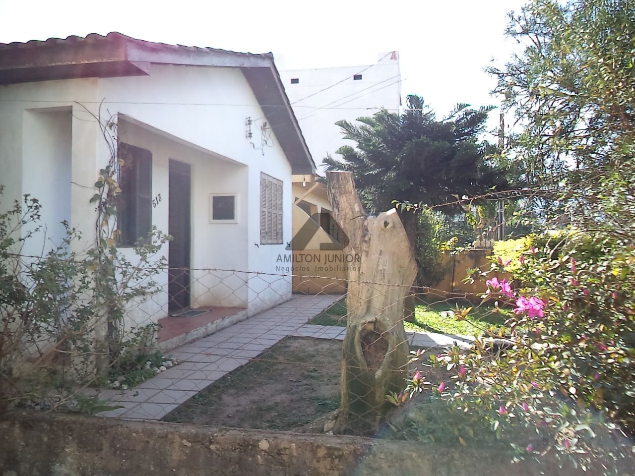 Casa à venda com 4 quartos, 75m² - Foto 1