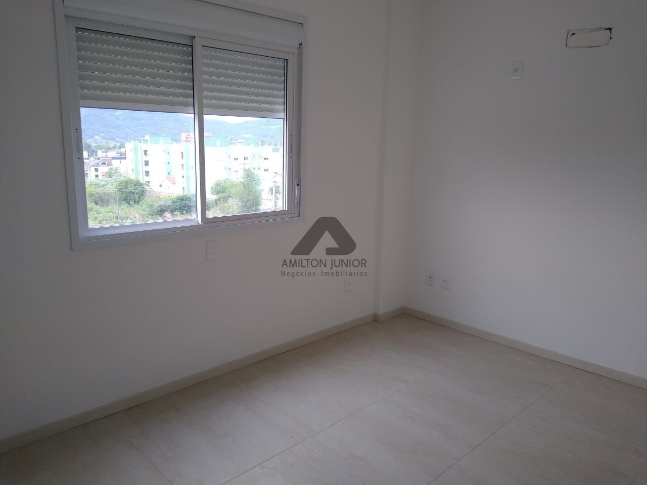 Apartamento à venda com 1 quarto, 42m² - Foto 2