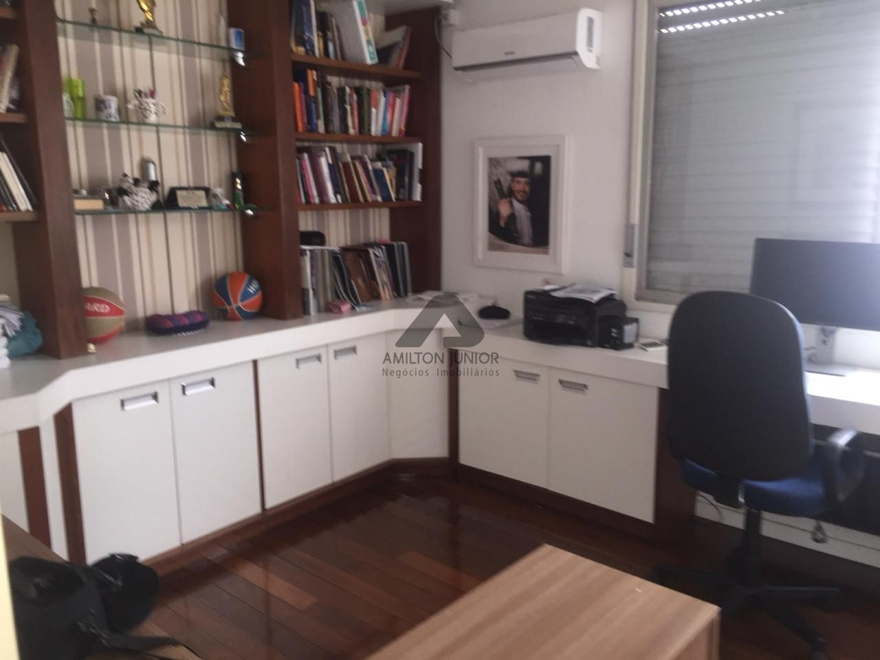 Cobertura à venda com 4 quartos, 250m² - Foto 8