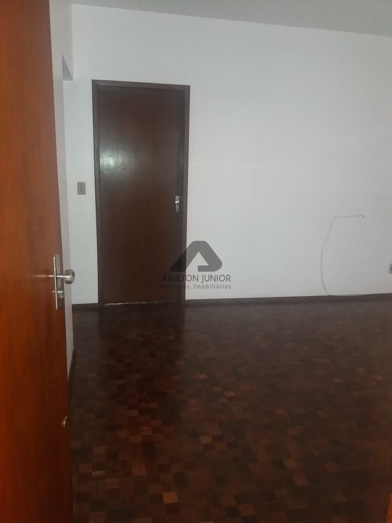 Apartamento à venda com 2 quartos, 81m² - Foto 2