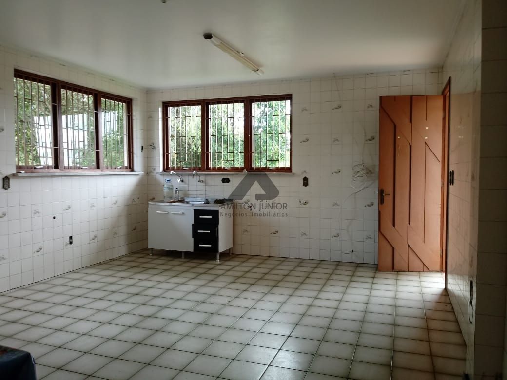 Casa à venda com 4 quartos, 250m² - Foto 3