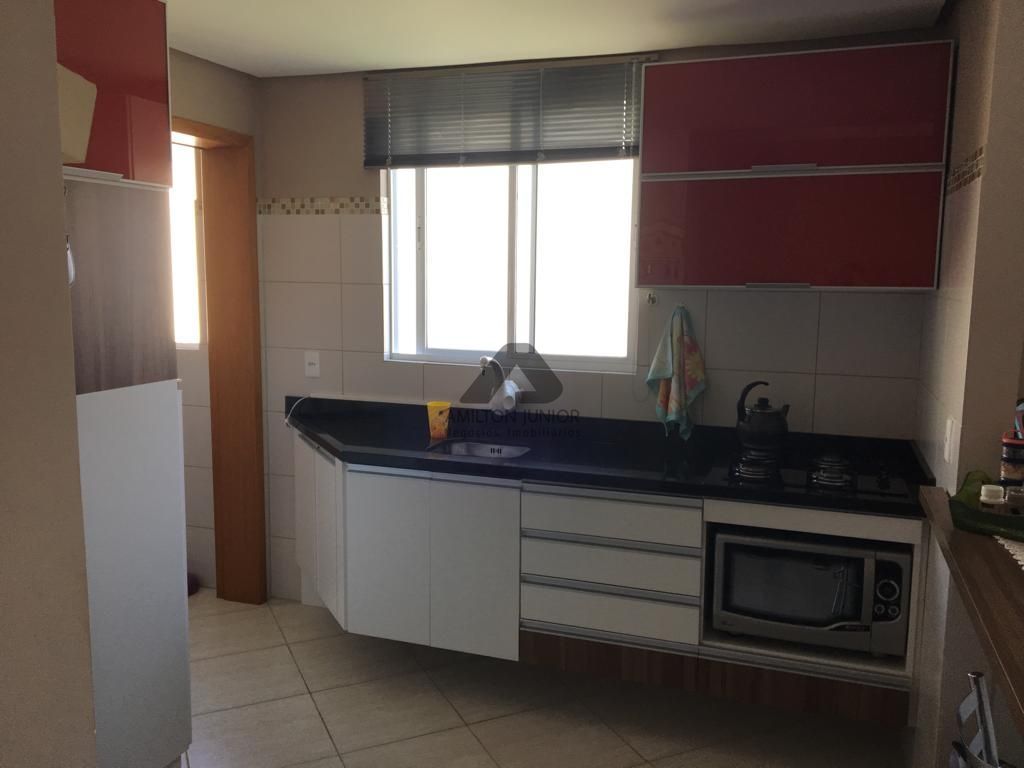 Apartamento à venda com 2 quartos, 65m² - Foto 4