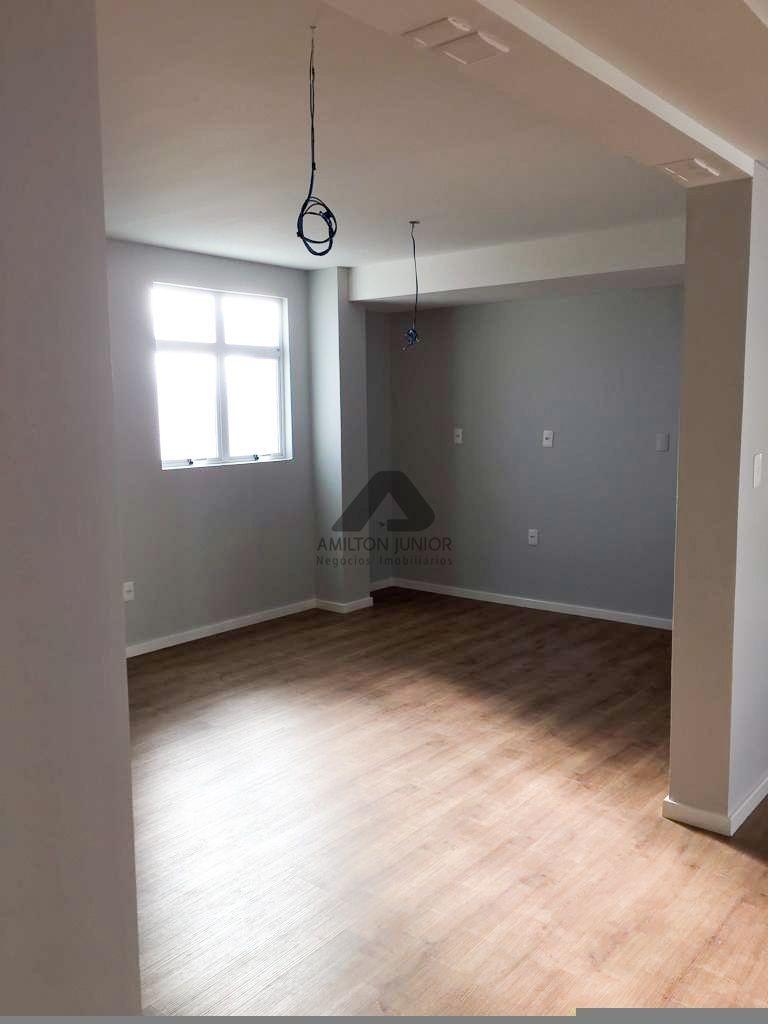 Apartamento à venda com 3 quartos, 210m² - Foto 4