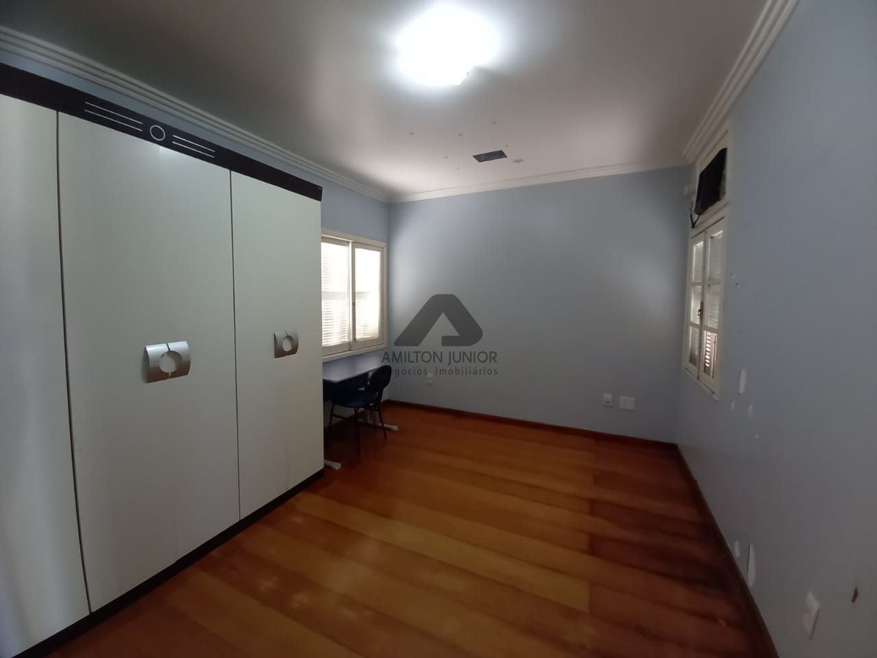 Casa à venda com 6 quartos, 350m² - Foto 10