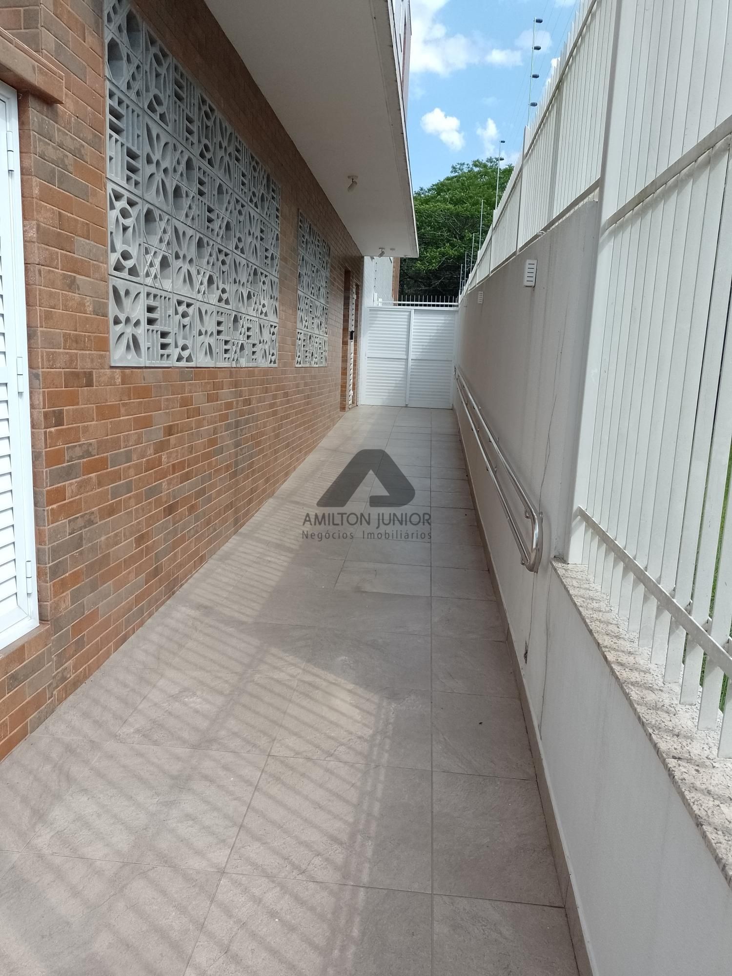 Apartamento à venda com 3 quartos, 117m² - Foto 3