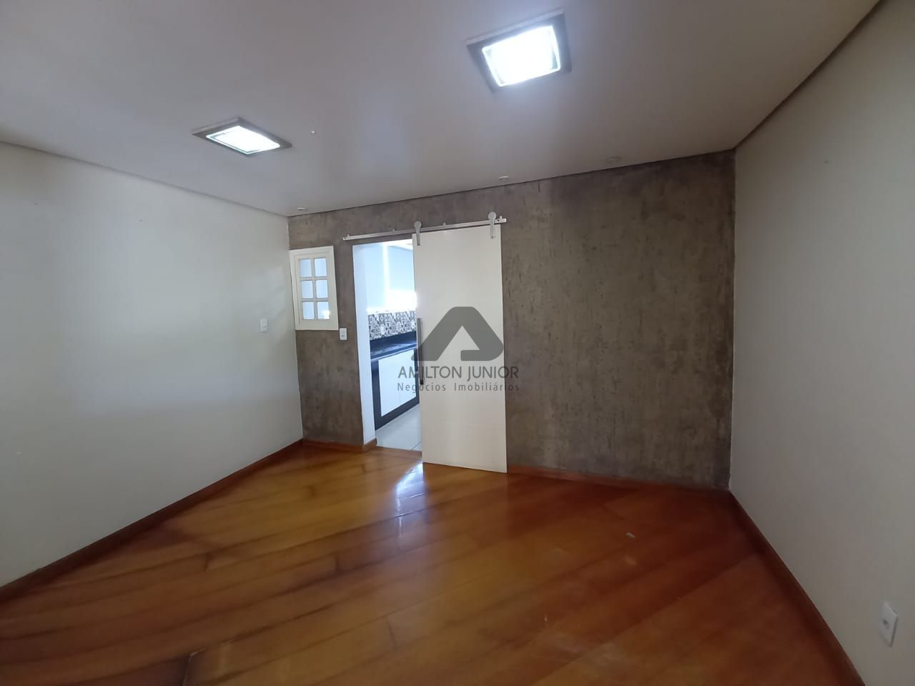 Casa à venda com 6 quartos, 350m² - Foto 11