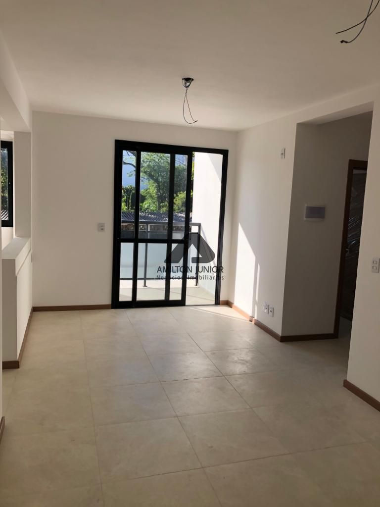 Apartamento à venda com 2 quartos, 71m² - Foto 3