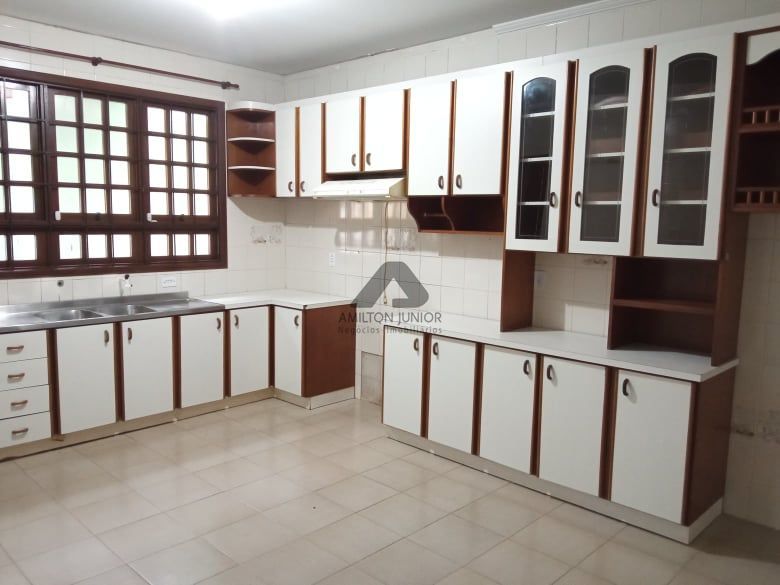 Casa à venda com 3 quartos, 351m² - Foto 17