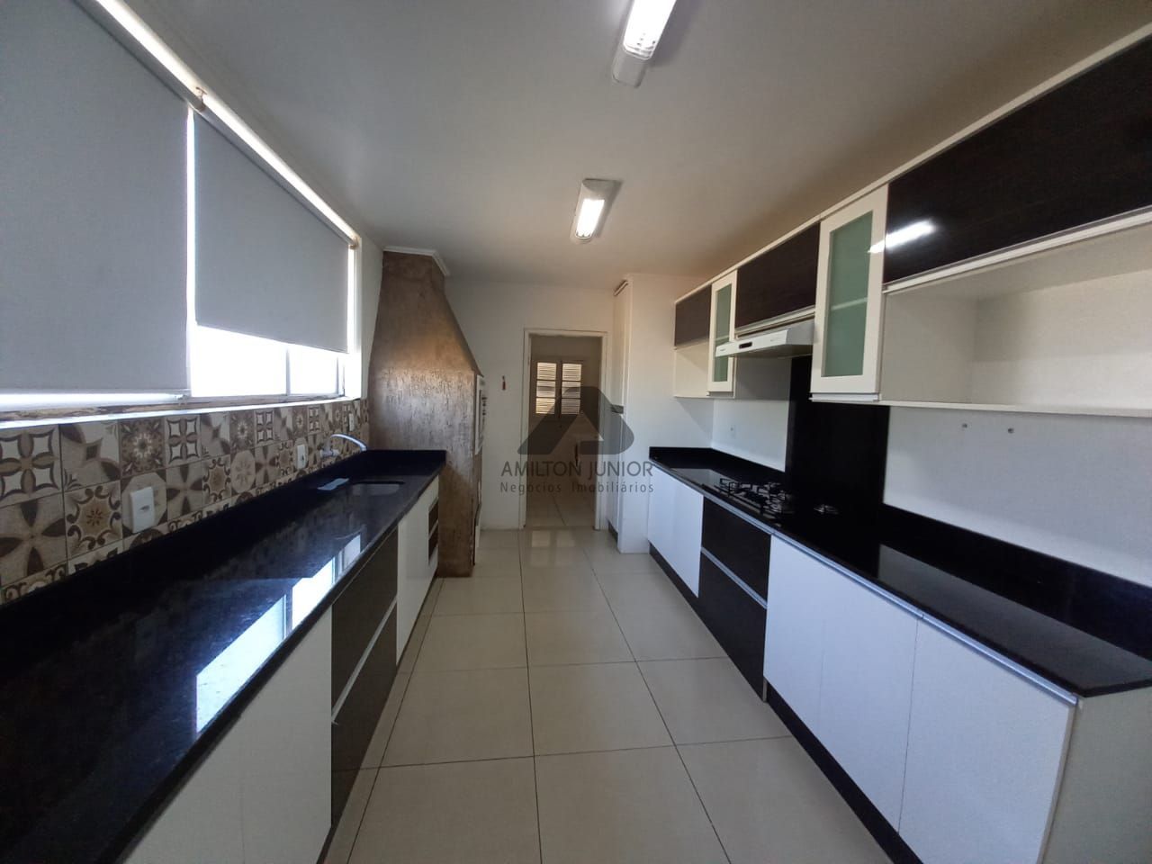 Casa à venda com 6 quartos, 350m² - Foto 9