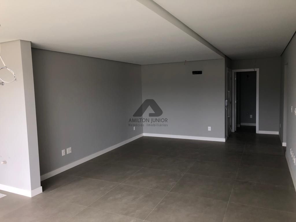 Apartamento à venda com 2 quartos, 135m² - Foto 2