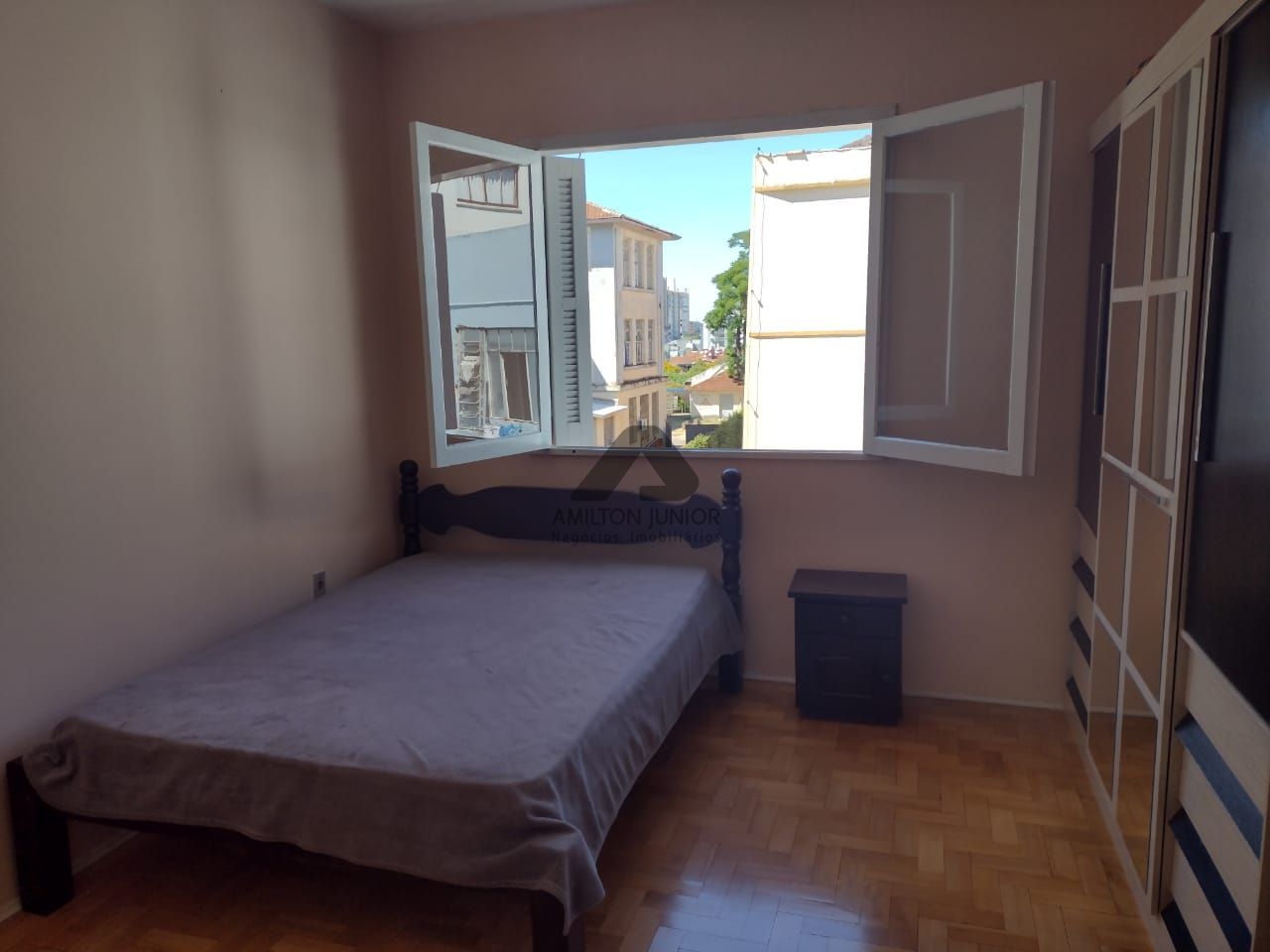 Apartamento à venda com 3 quartos, 105m² - Foto 9