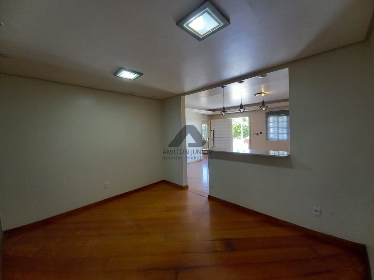 Casa à venda com 6 quartos, 350m² - Foto 5