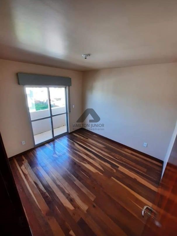 Apartamento à venda com 3 quartos, 114m² - Foto 7