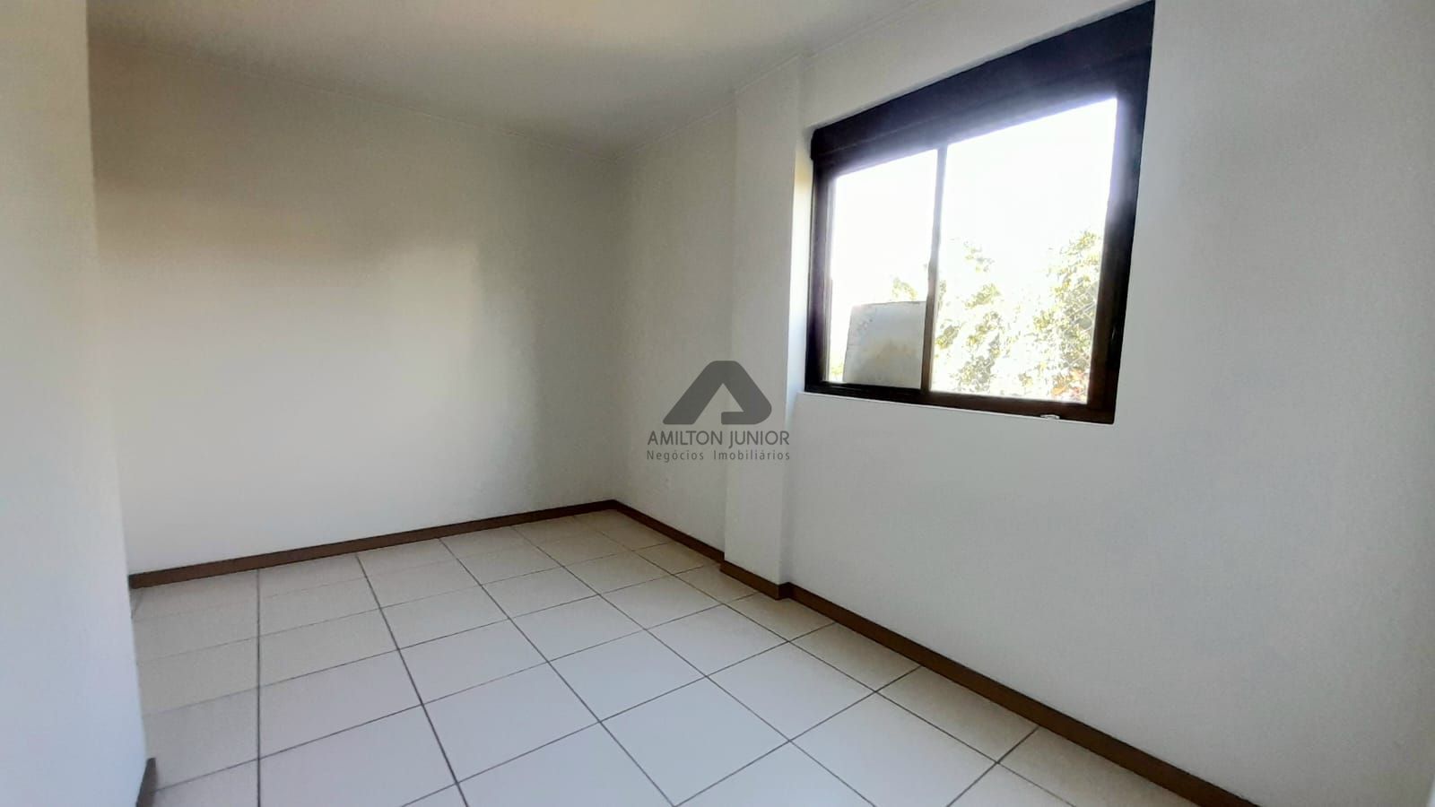 Apartamento à venda com 2 quartos, 64m² - Foto 8