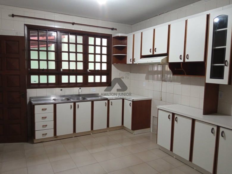 Casa à venda com 3 quartos, 351m² - Foto 16