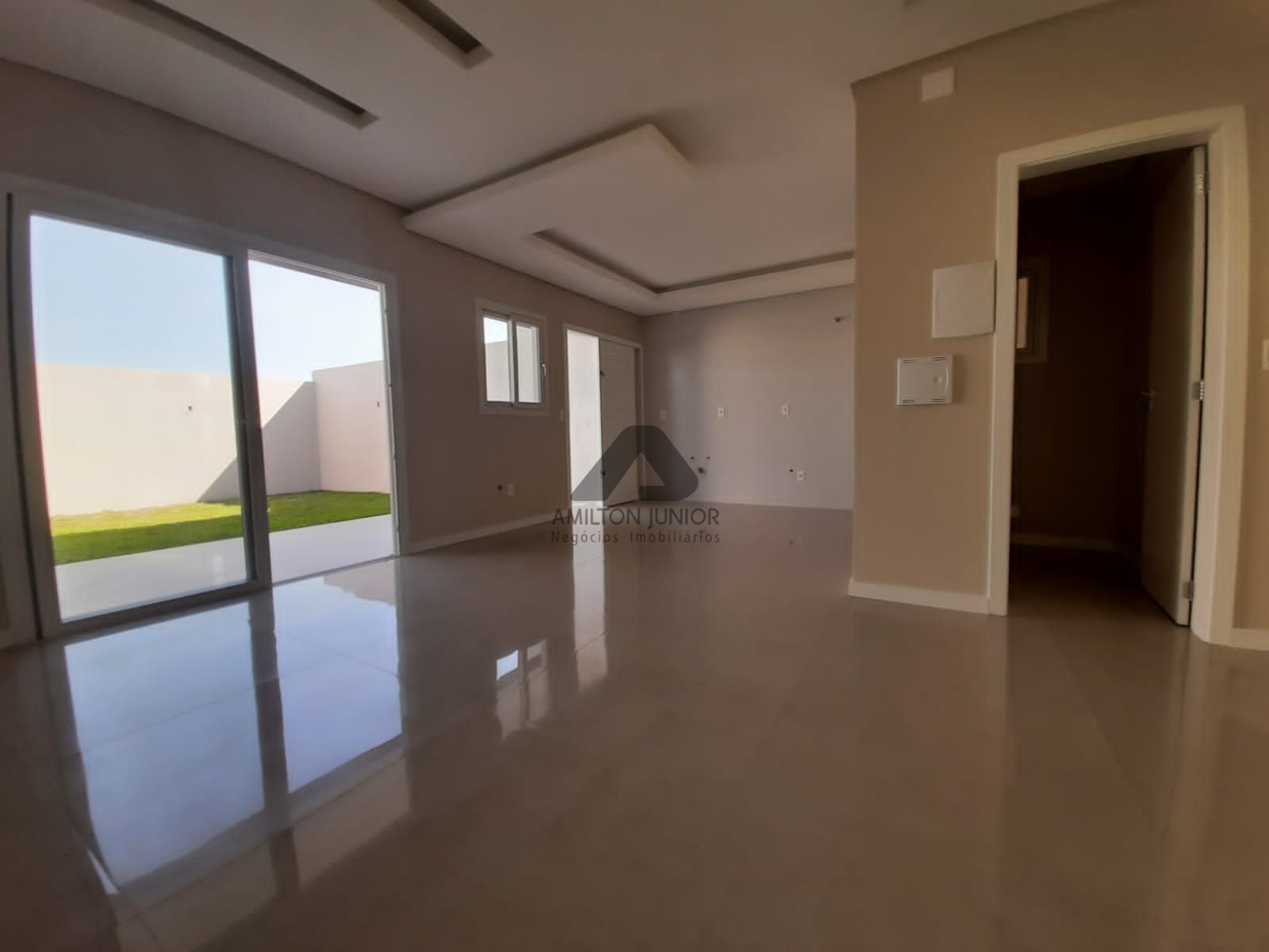 Casa à venda com 3 quartos, 199m² - Foto 2