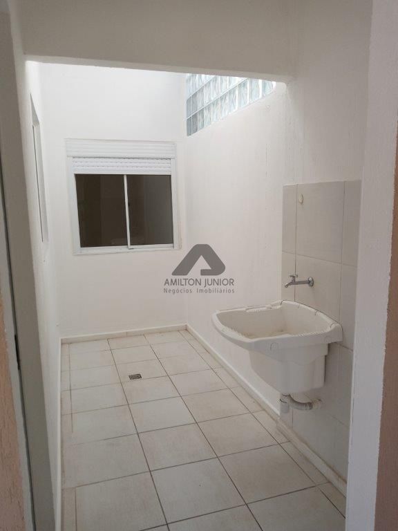 Casa à venda com 3 quartos, 70m² - Foto 8