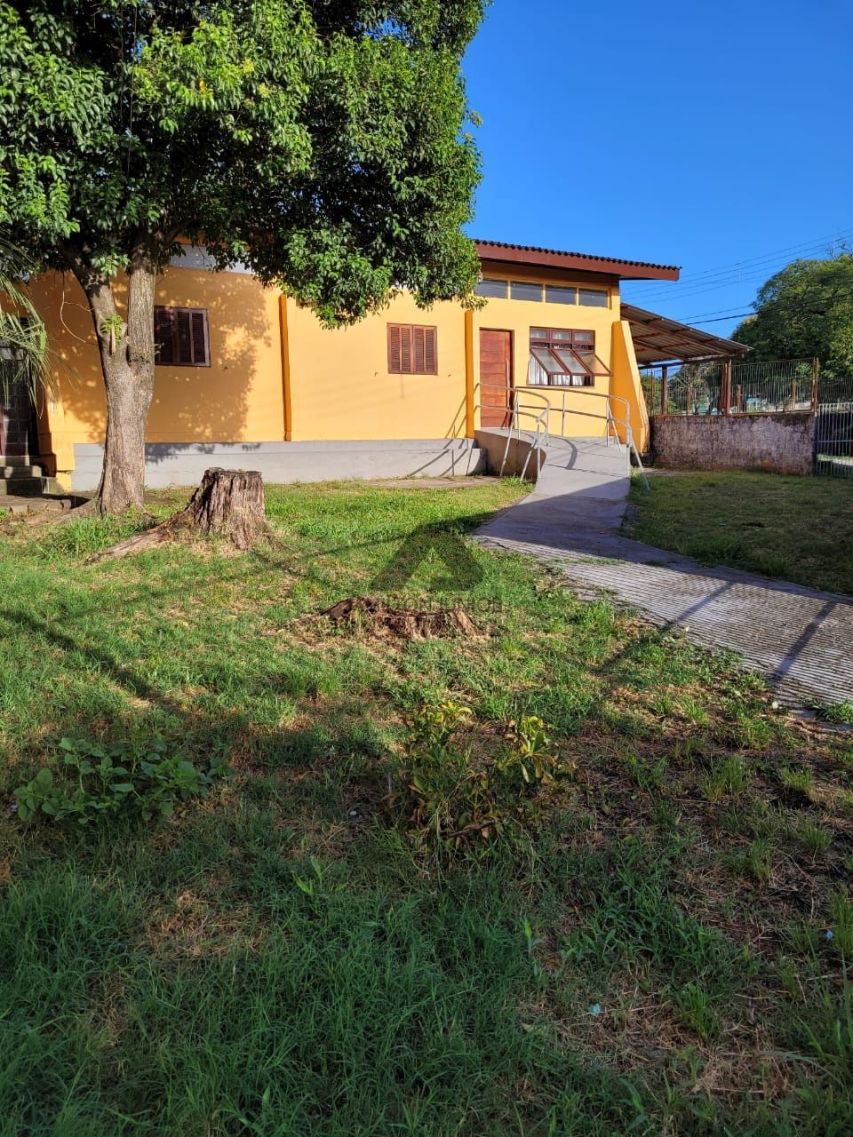 Casa à venda com 5 quartos, 200m² - Foto 2