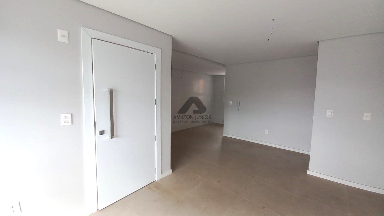 Apartamento à venda com 2 quartos, 67m² - Foto 4