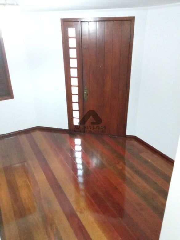 Casa à venda com 3 quartos, 351m² - Foto 11