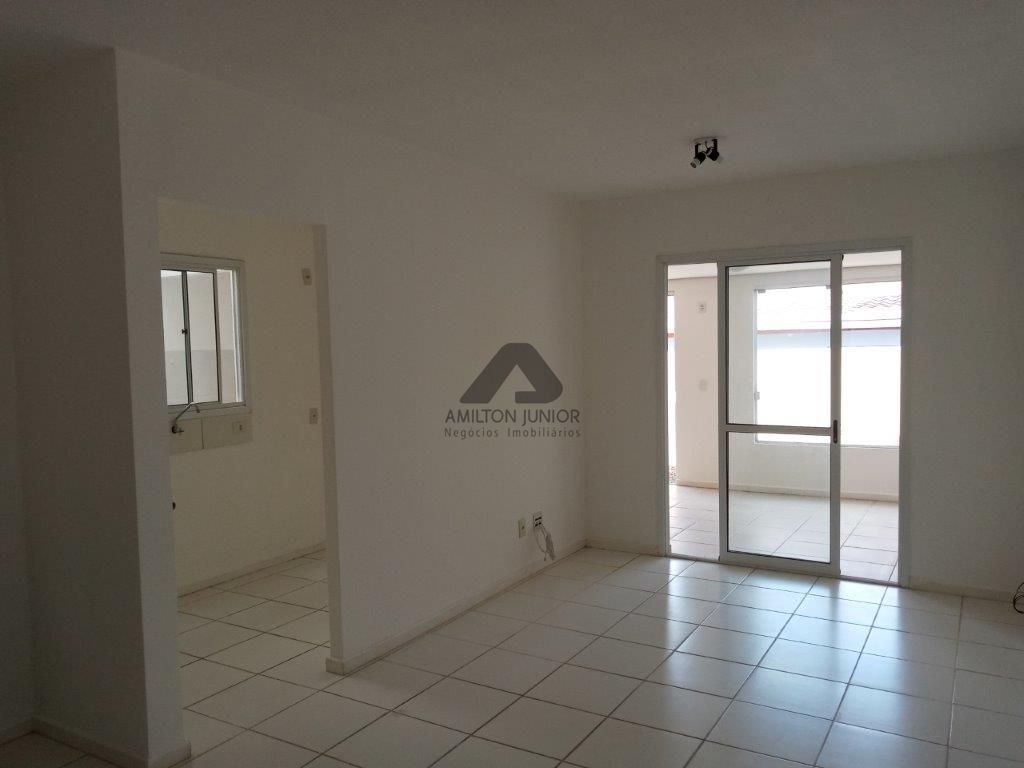 Casa à venda com 3 quartos, 70m² - Foto 4