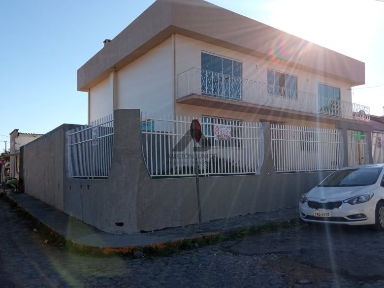 Casa à venda com 4 quartos, 500m² - Foto 1