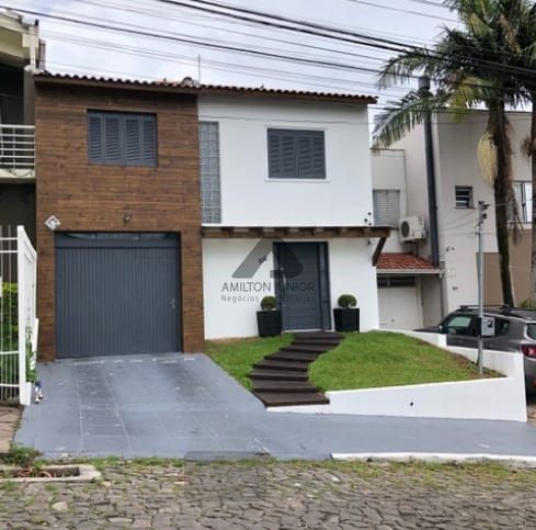 Casa à venda com 3 quartos, 156m² - Foto 1