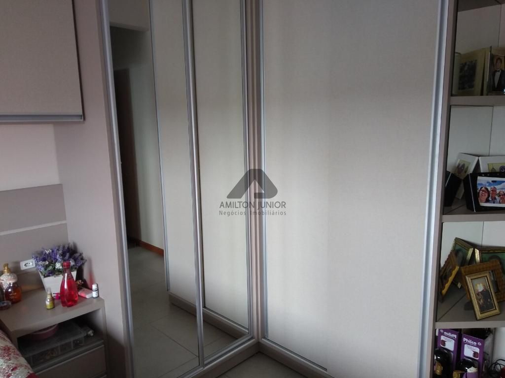 Apartamento à venda com 2 quartos, 75m² - Foto 17