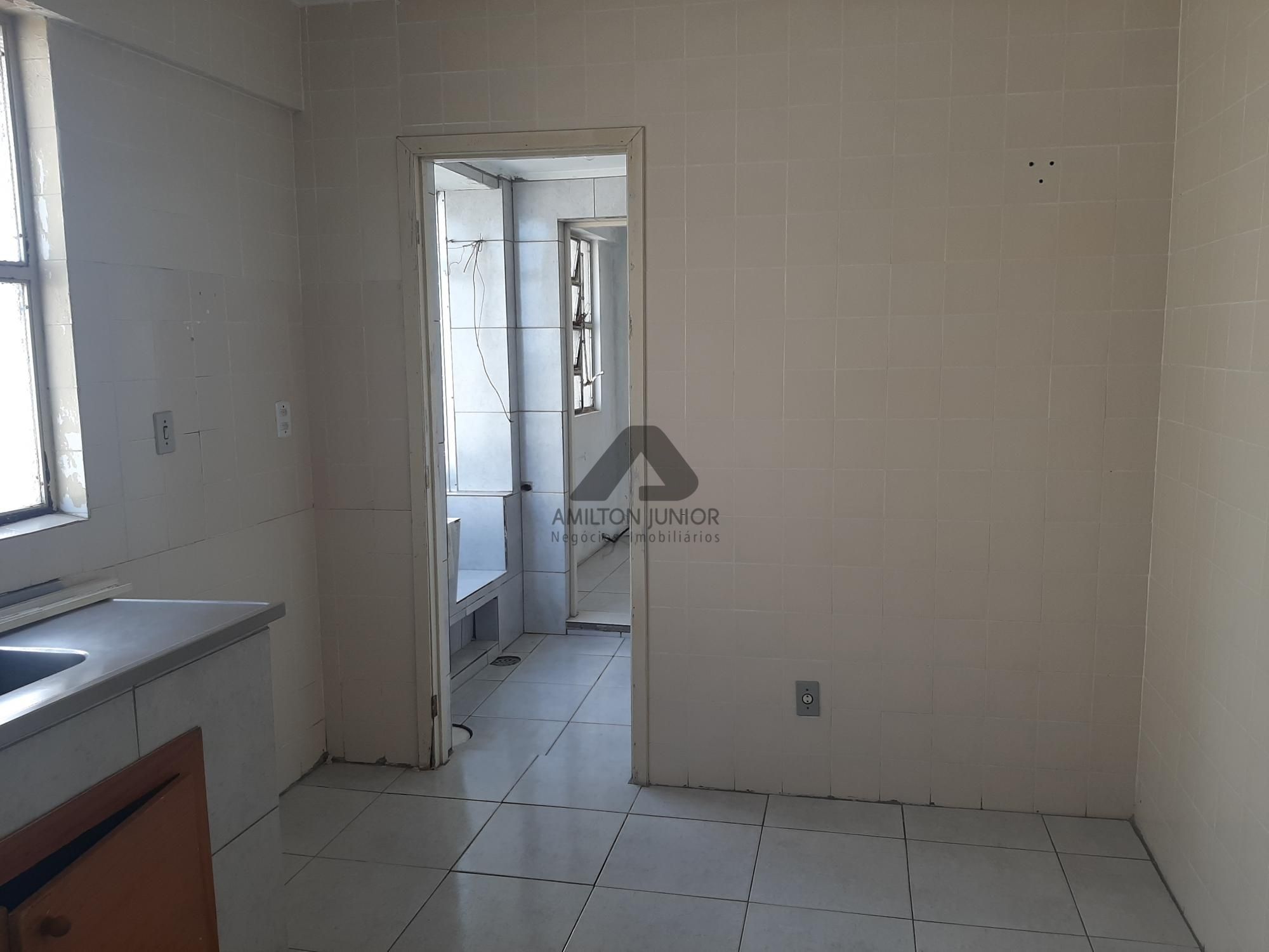 Apartamento à venda com 3 quartos, 159m² - Foto 4