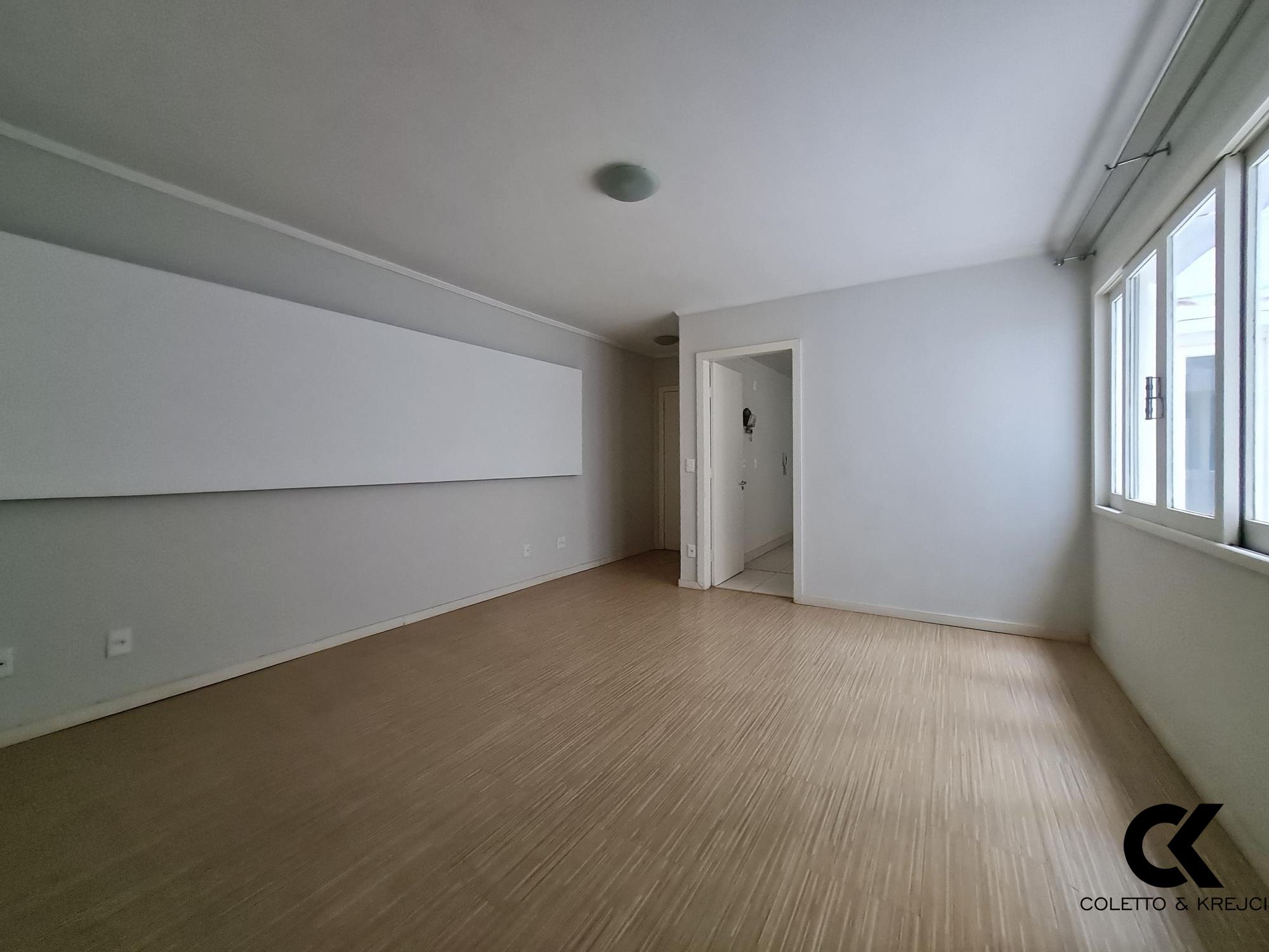 Apartamento à venda com 3 quartos, 110m² - Foto 1