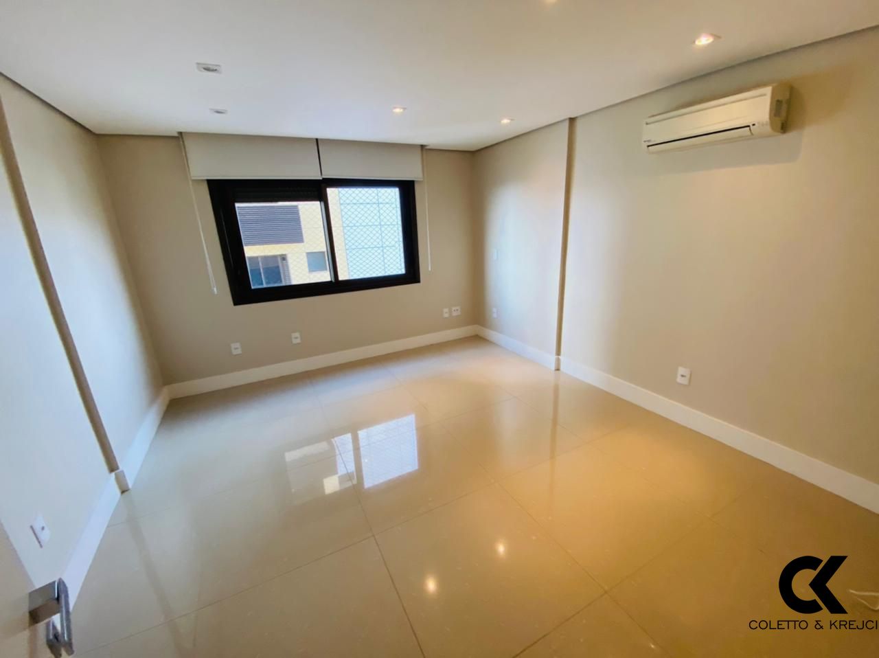 Apartamento à venda com 3 quartos, 239m² - Foto 13