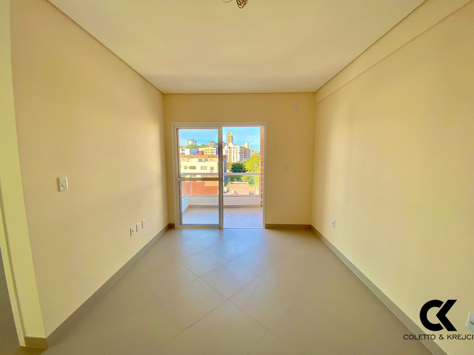 Apartamento à venda com 2 quartos, 68m² - Foto 4