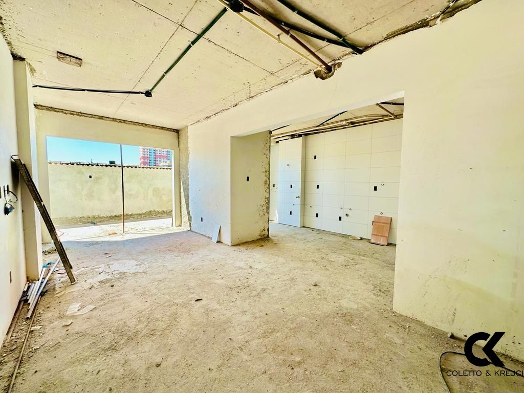 Apartamento à venda com 2 quartos, 79m² - Foto 2