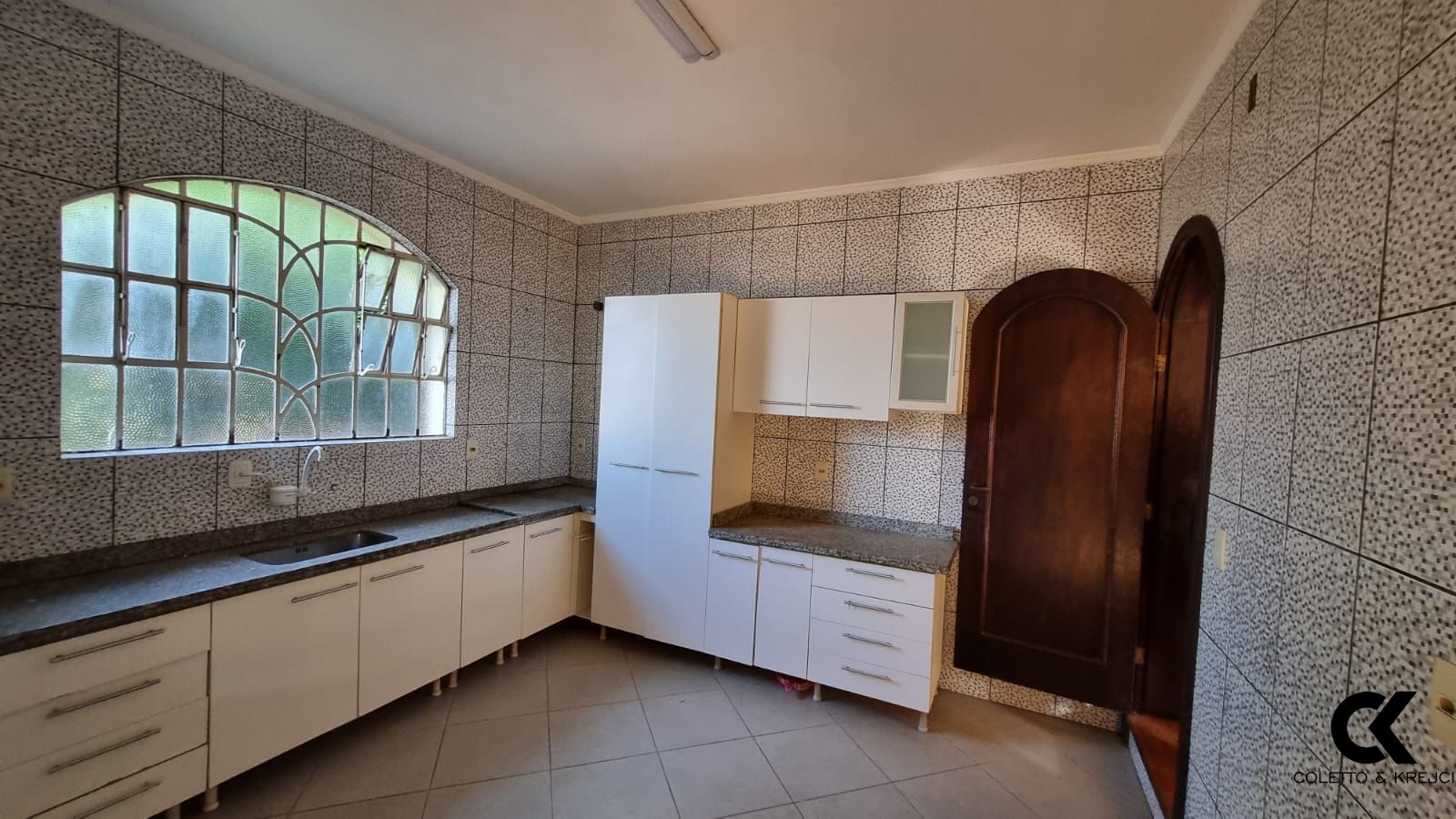 Casa, 5 quartos, 267 m² - Foto 2