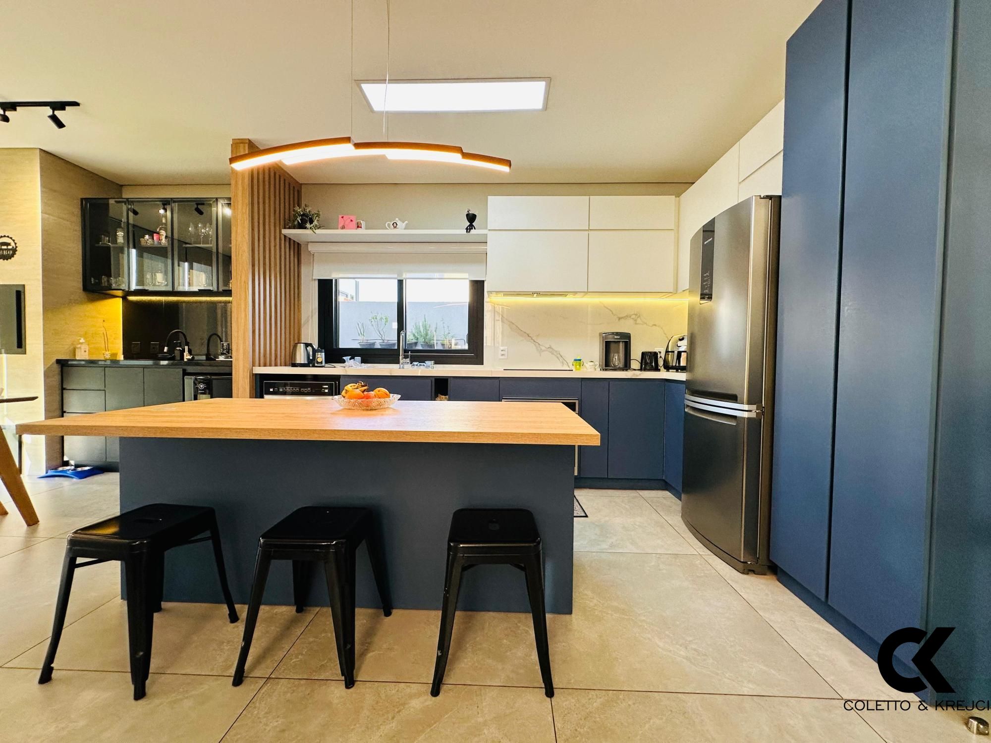Casa de Condomínio à venda com 3 quartos, 245m² - Foto 3
