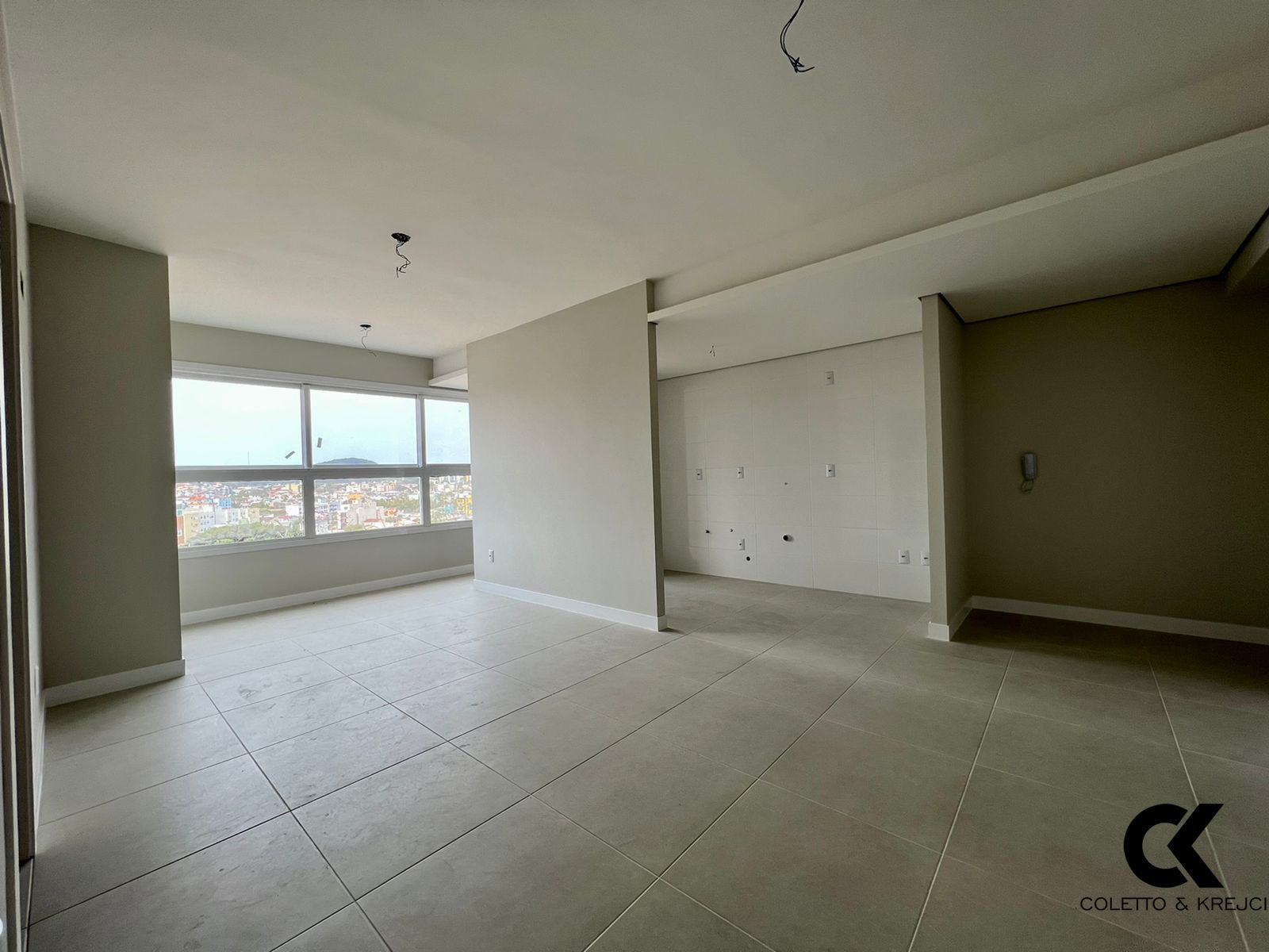 Apartamento à venda com 2 quartos, 77m² - Foto 2