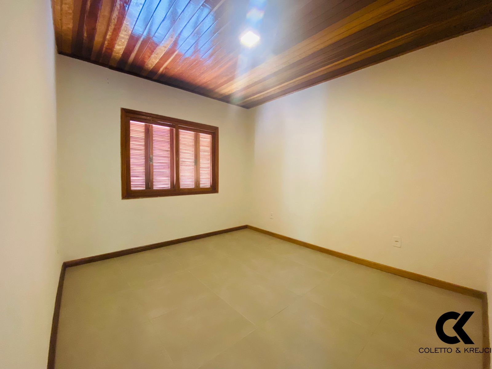 Casa à venda com 2 quartos, 100m² - Foto 4