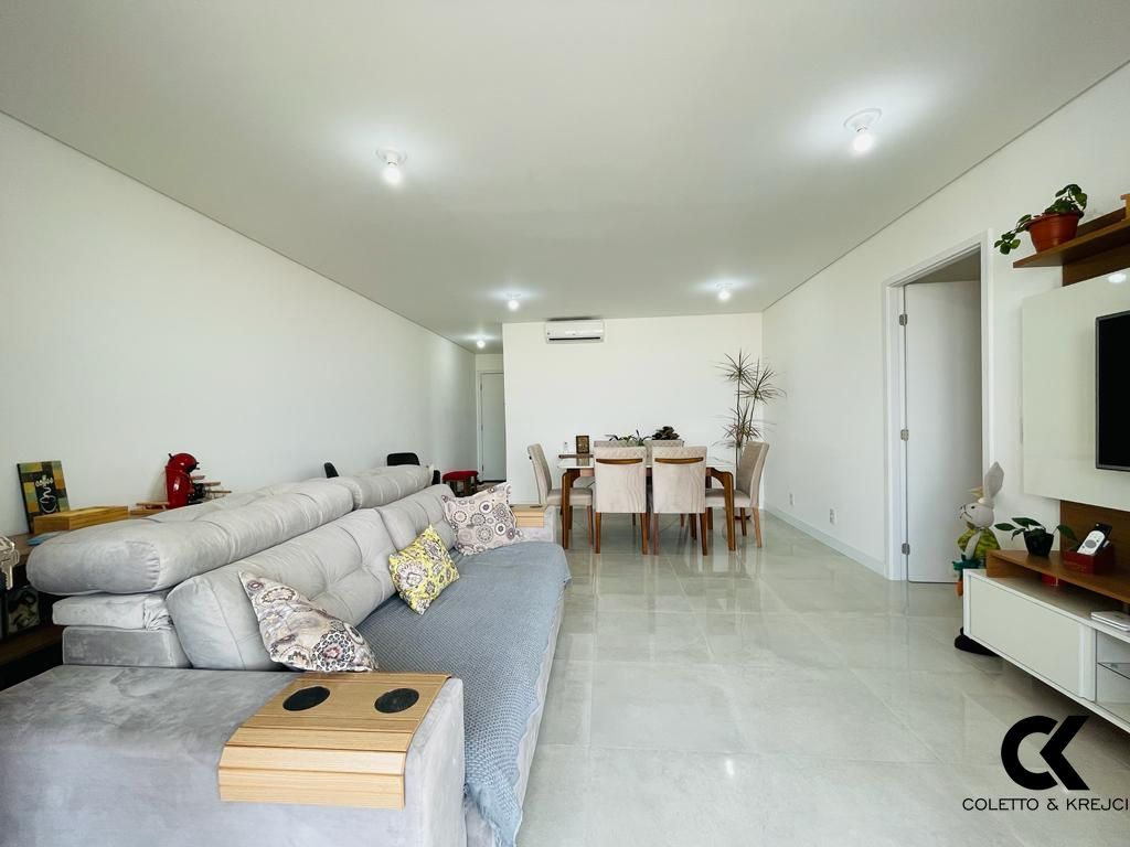 Apartamento à venda com 3 quartos, 131m² - Foto 1