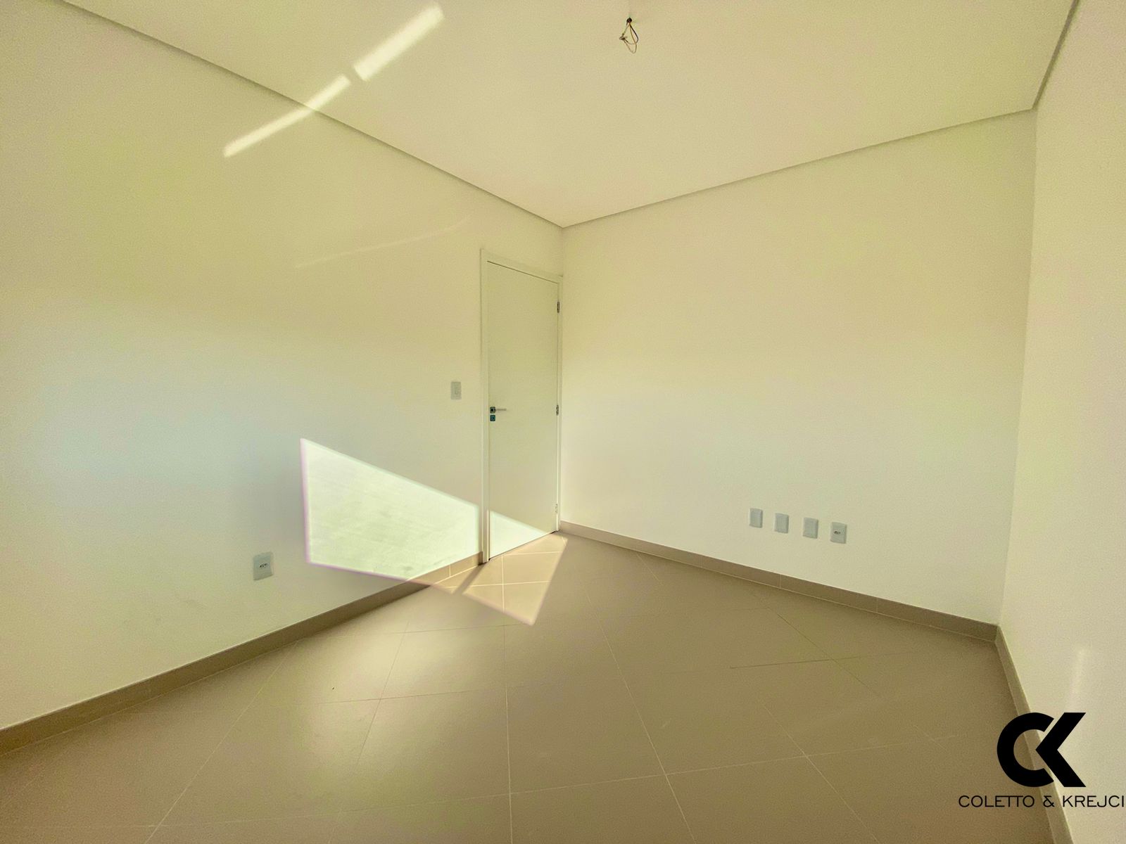 Apartamento à venda com 2 quartos, 68m² - Foto 9