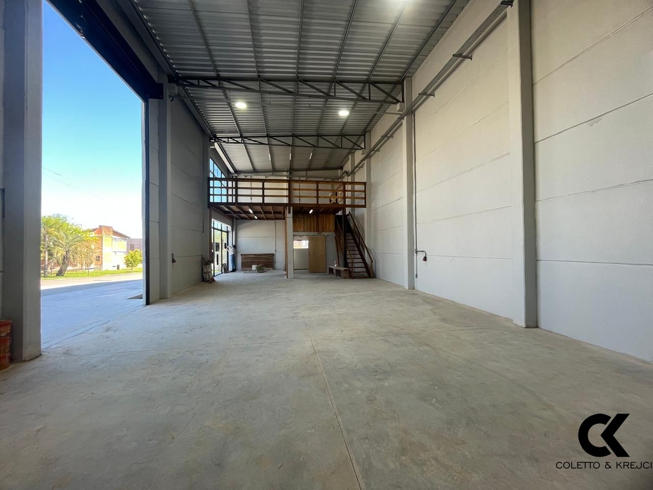 Depósito-Galpão-Armazém para alugar com 2 quartos, 255m² - Foto 3