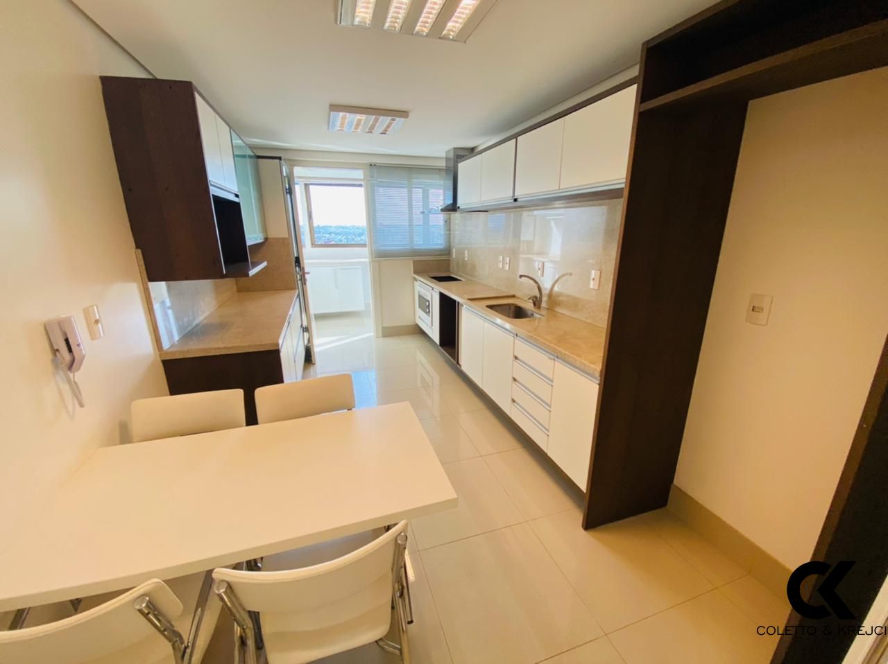 Apartamento à venda com 3 quartos, 239m² - Foto 9