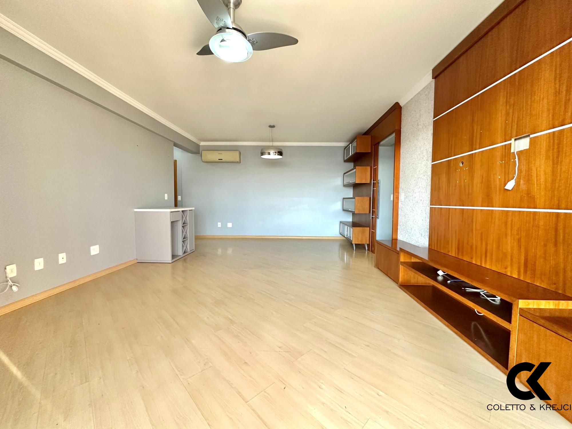 Apartamento à venda com 3 quartos, 124m² - Foto 3