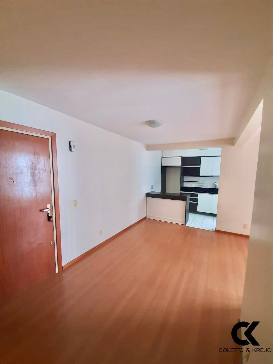 Apartamento à venda com 3 quartos, 73m² - Foto 2